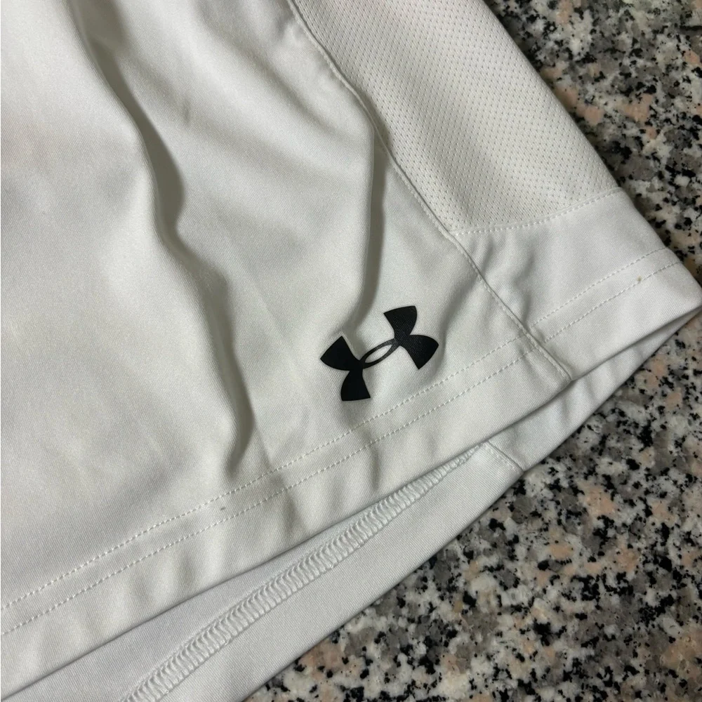 White blue loose heat gear under armor athletic shorts size m